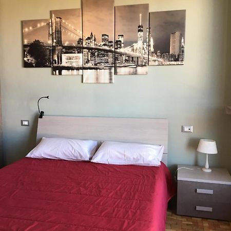 Pellico Stylish Apartments Cuneo Ruang foto