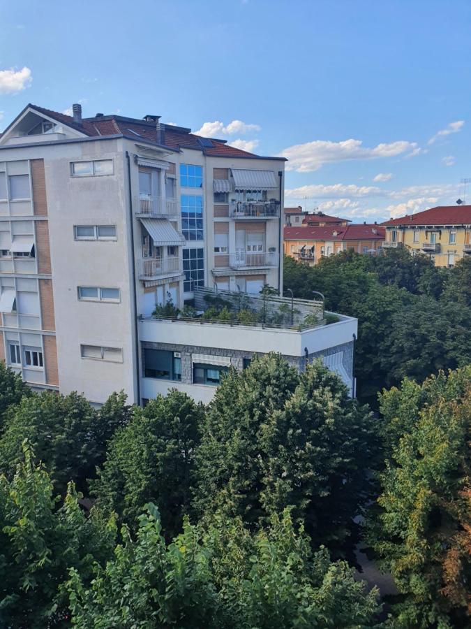 Pellico Stylish Apartments Cuneo Bagian luar foto