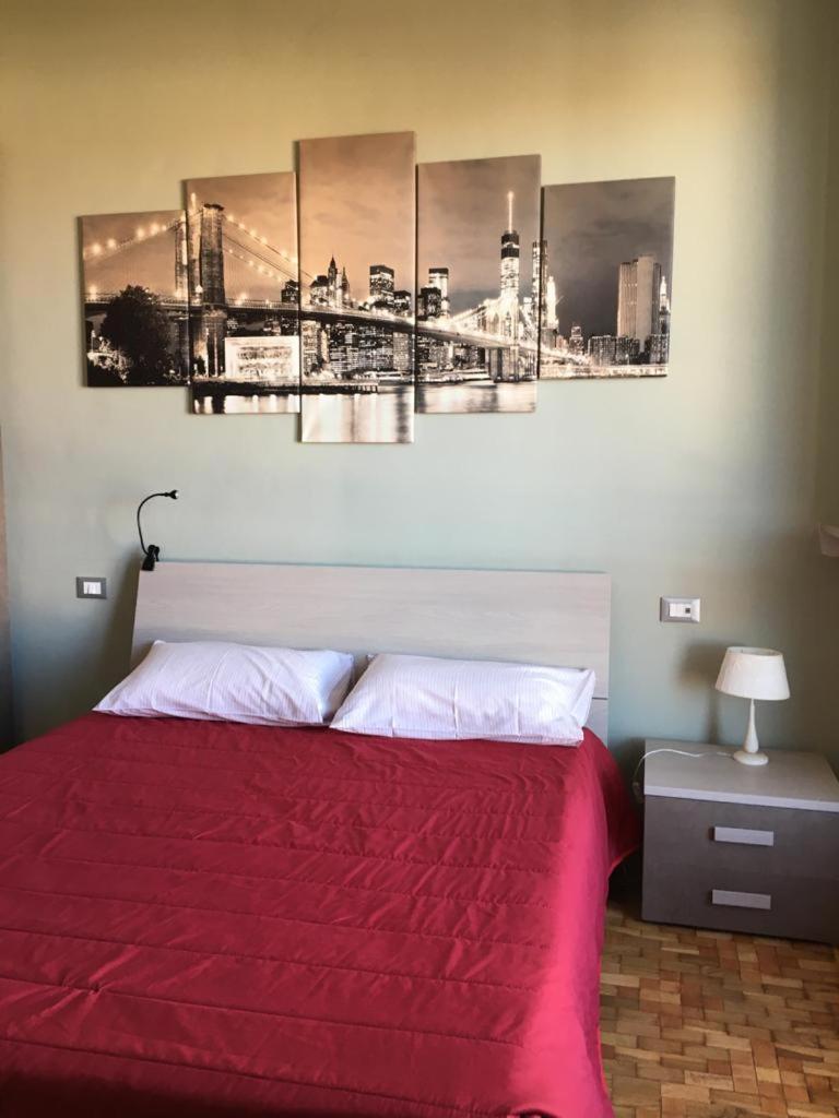 Pellico Stylish Apartments Cuneo Ruang foto